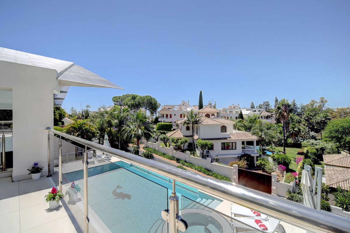 Huis te koop in Nueva Andalucía | 5 slaapkamers H4372624