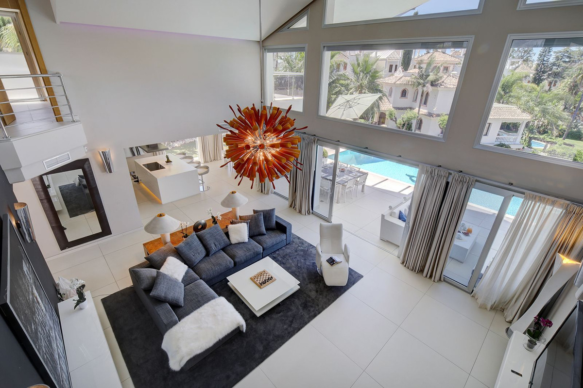 Huis te koop in Nueva Andalucía | 5 slaapkamers H4372624