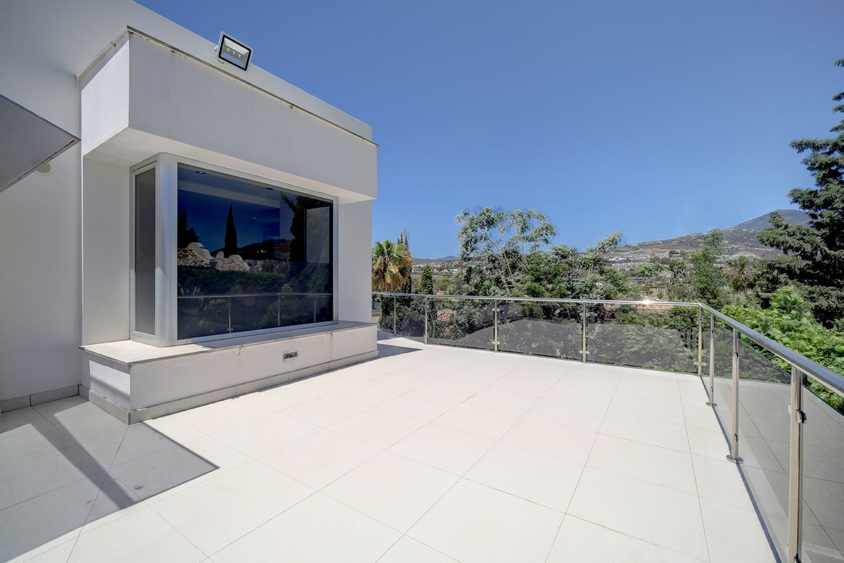 Huis te koop in Nueva Andalucía | 5 slaapkamers H4372624