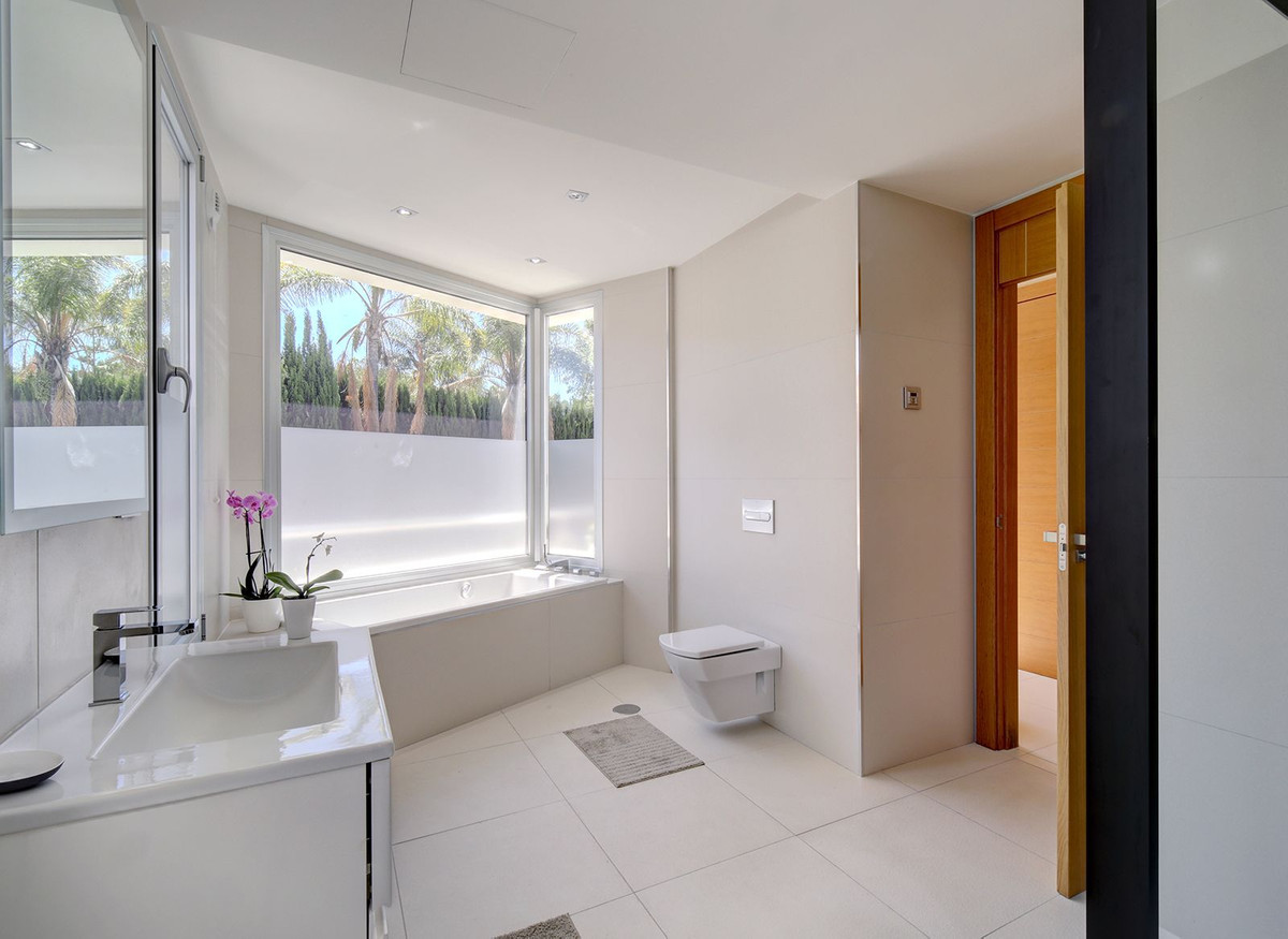 Huis te koop in Nueva Andalucía | 5 slaapkamers H4372624