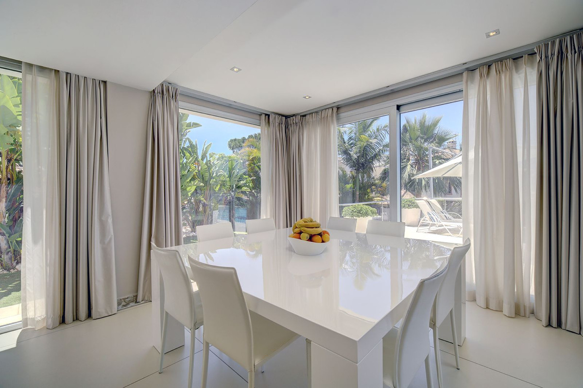 Huis te koop in Nueva Andalucía | 5 slaapkamers H4372624