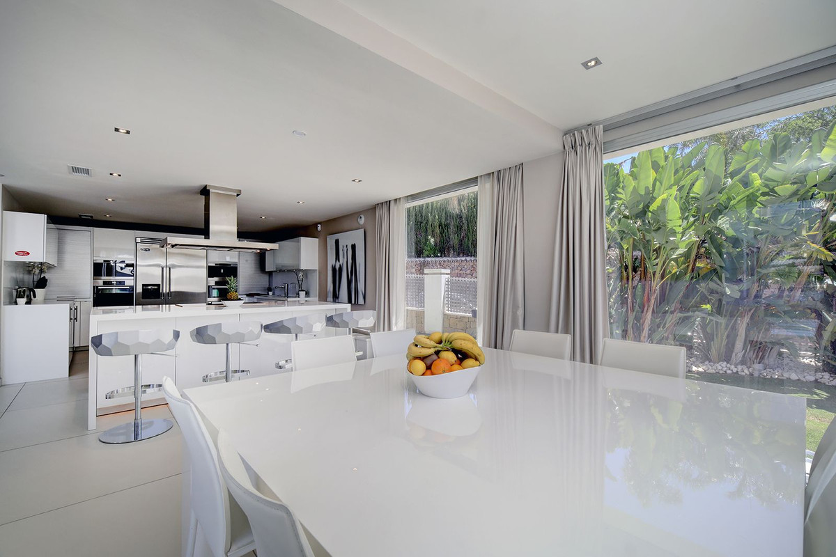 Huis te koop in Nueva Andalucía | 5 slaapkamers H4372624