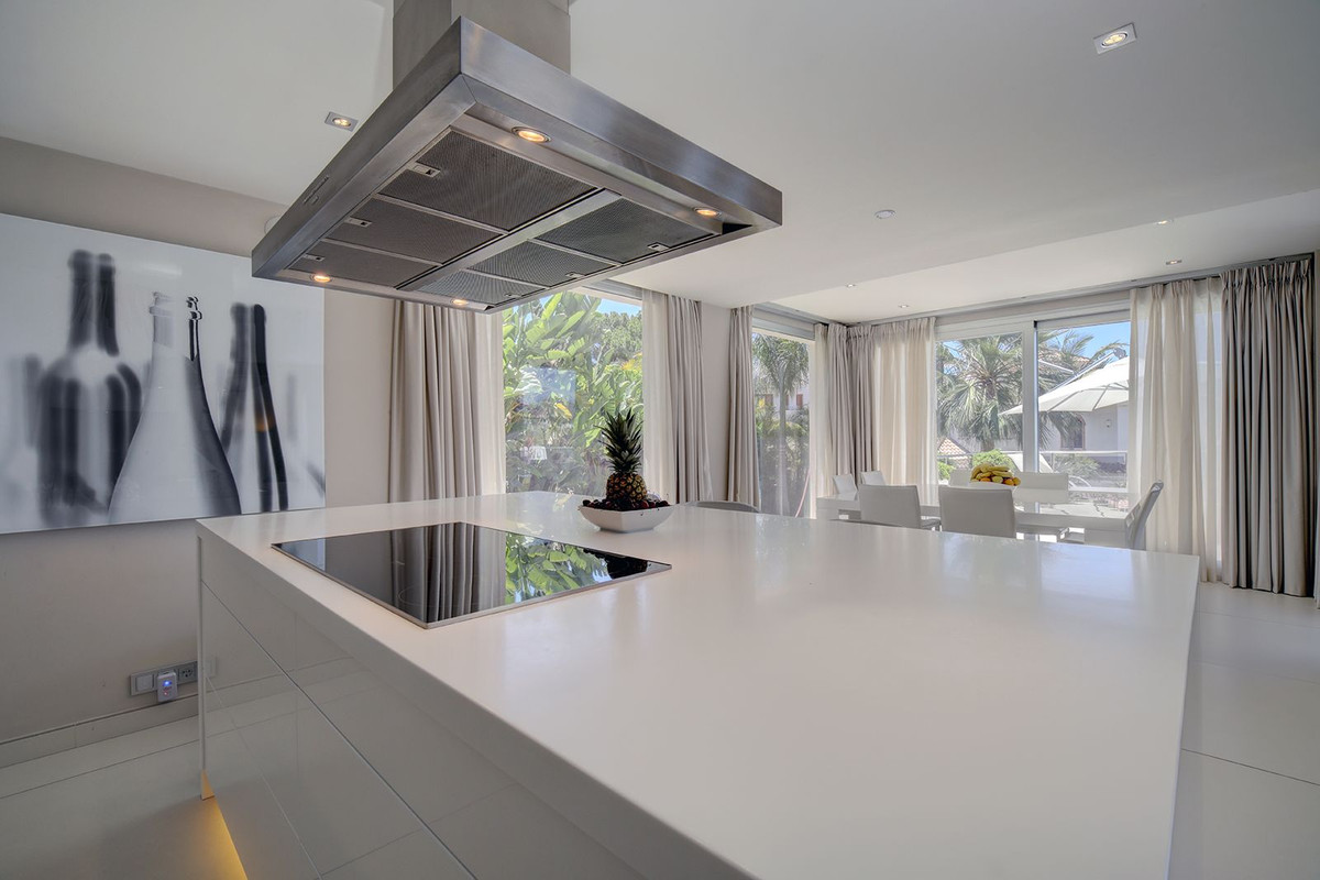 Huis te koop in Nueva Andalucía | 5 slaapkamers H4372624