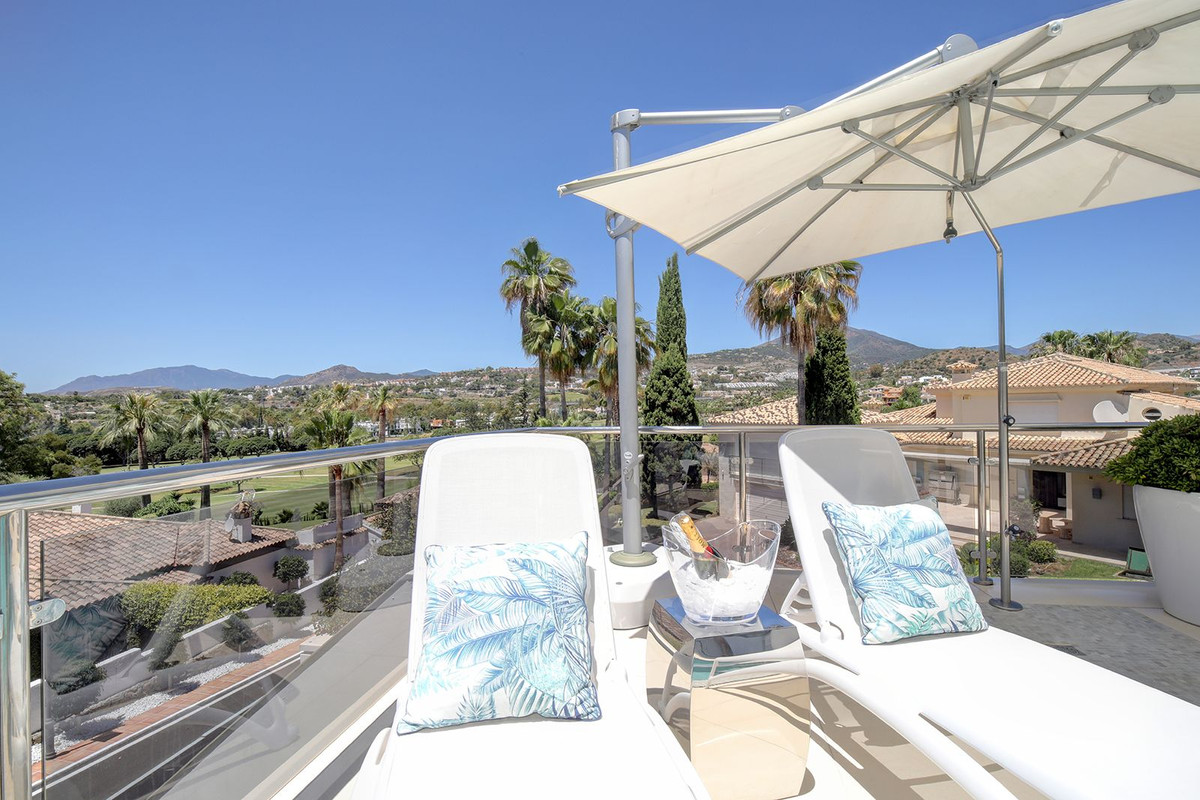 Huis te koop in Nueva Andalucía | 5 slaapkamers H4372624