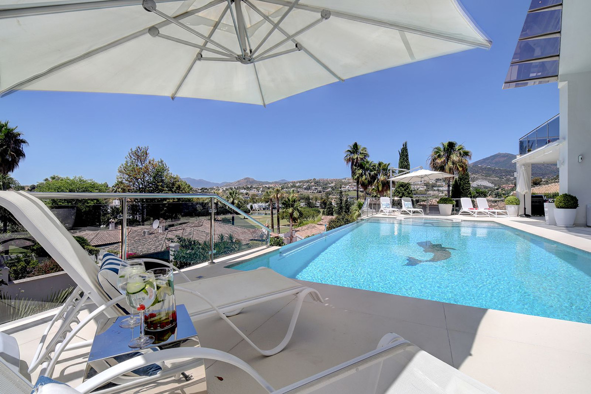 Huis te koop in Nueva Andalucía | 5 slaapkamers H4372624