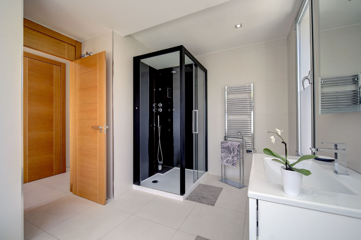 Huis te koop in Nueva Andalucía | 5 slaapkamers H4372624