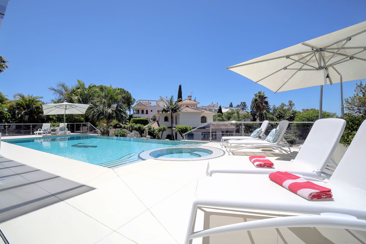 Huis te koop in Nueva Andalucía | 5 slaapkamers H4372624