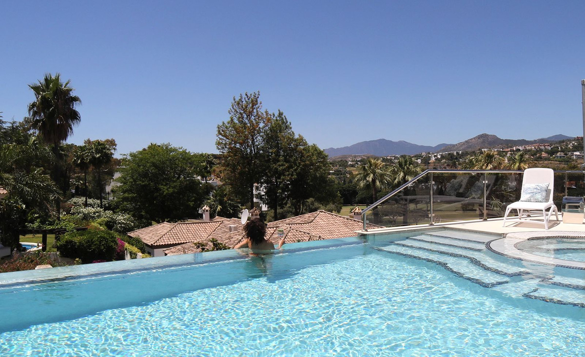 Huis te koop in Nueva Andalucía | 5 slaapkamers H4372624