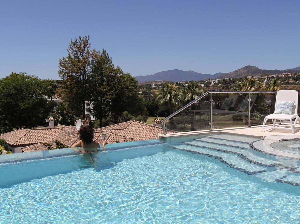 Huis te koop in Nueva Andalucía | 5 slaapkamers H4372624