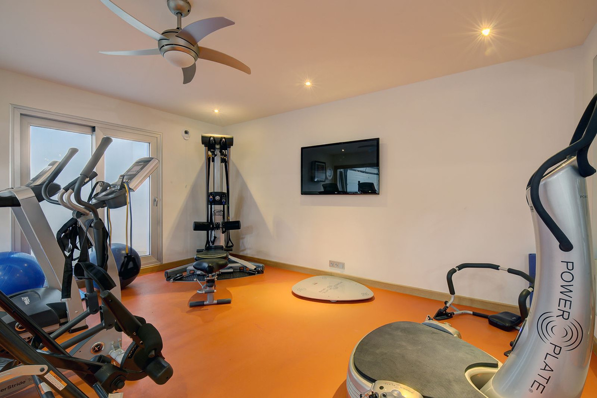 Huis te koop in Nueva Andalucía | 5 slaapkamers H4372624