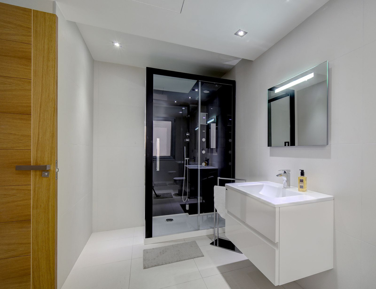 Huis te koop in Nueva Andalucía | 5 slaapkamers H4372624