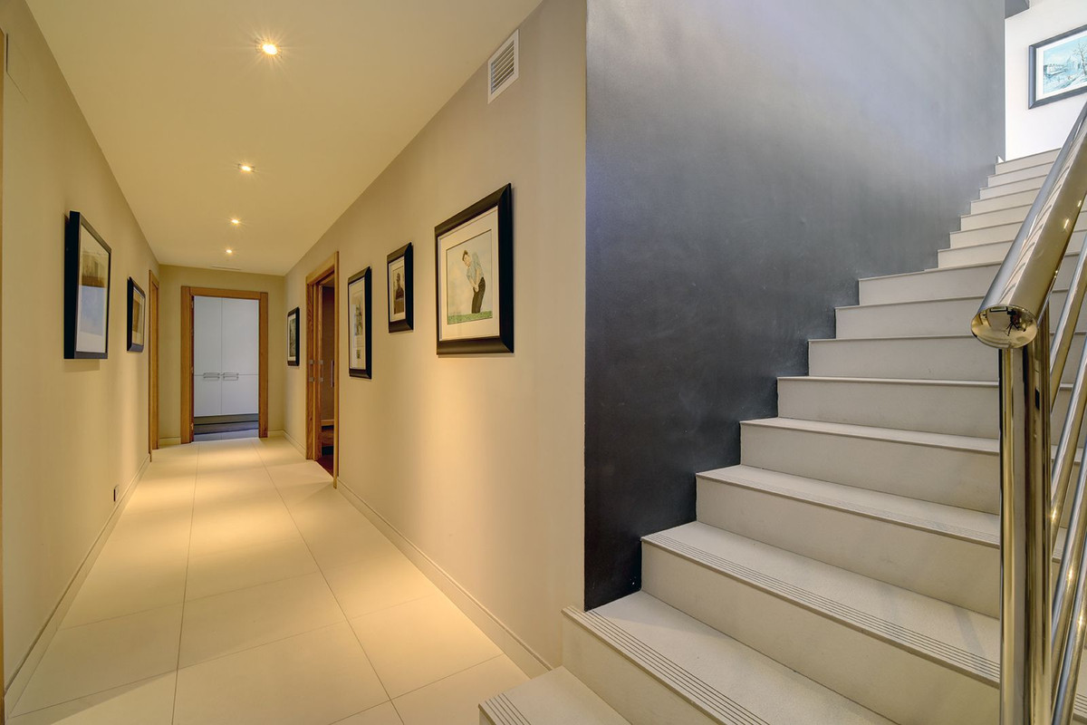 Huis te koop in Nueva Andalucía | 5 slaapkamers H4372624