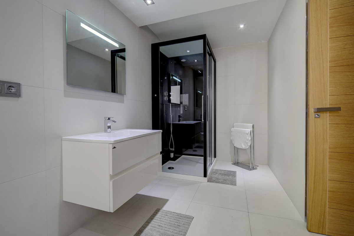 Huis te koop in Nueva Andalucía | 5 slaapkamers H4372624