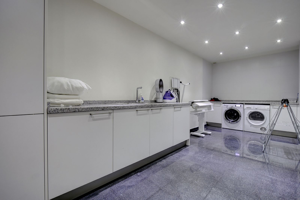 Huis te koop in Nueva Andalucía | 5 slaapkamers H4372624