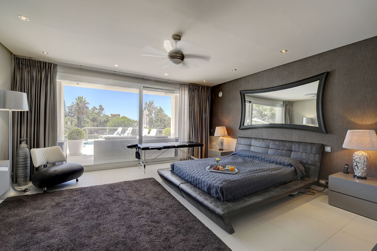 Huis te koop in Nueva Andalucía | 5 slaapkamers H4372624
