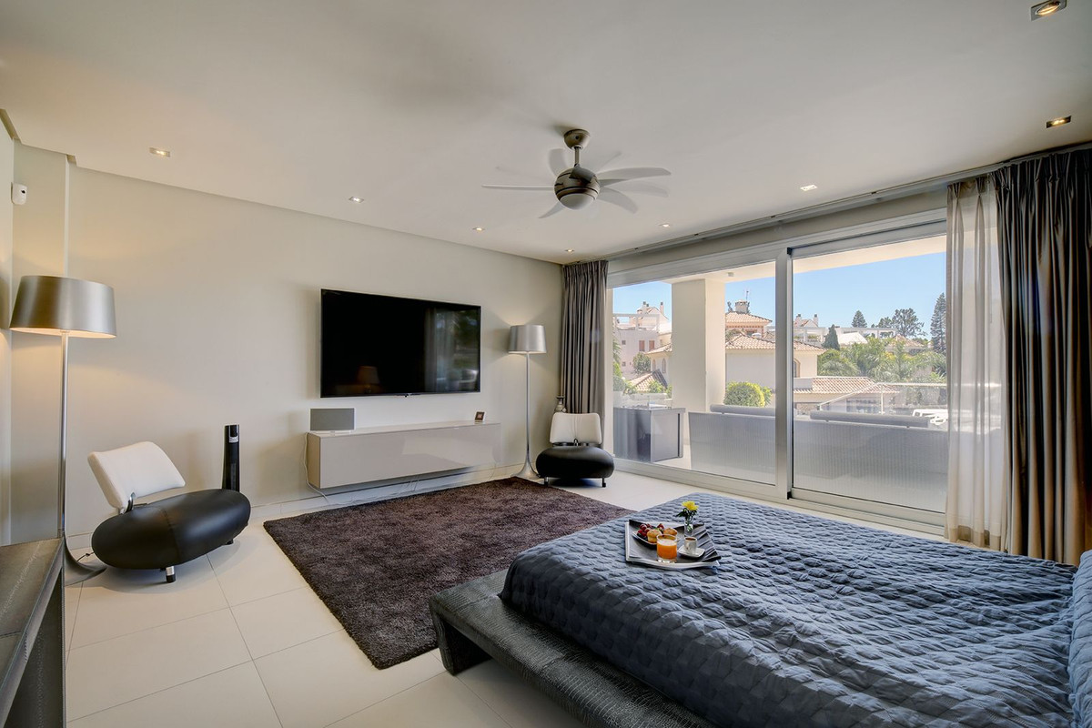 Huis te koop in Nueva Andalucía | 5 slaapkamers H4372624
