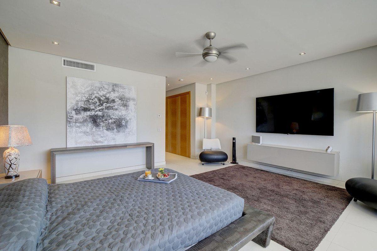 Huis te koop in Nueva Andalucía | 5 slaapkamers H4372624