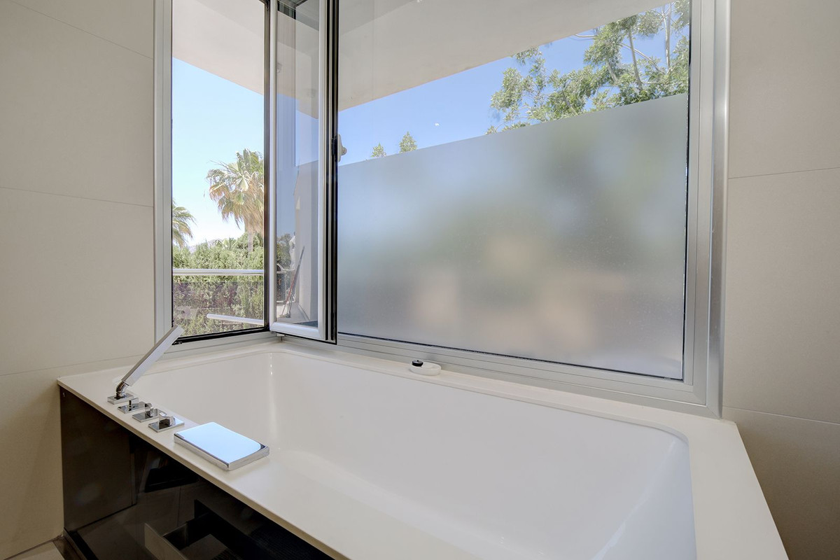 Huis te koop in Nueva Andalucía | 5 slaapkamers H4372624