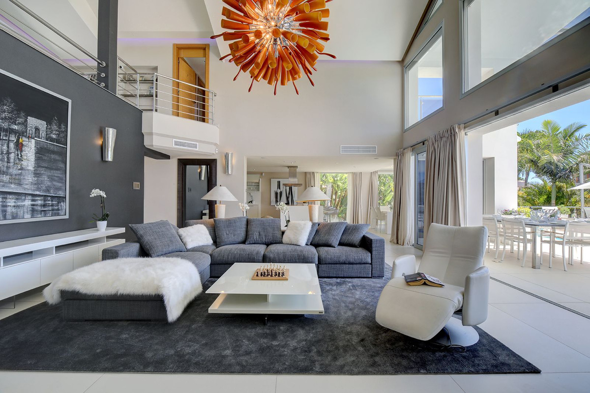 Huis te koop in Nueva Andalucía | 5 slaapkamers H4372624