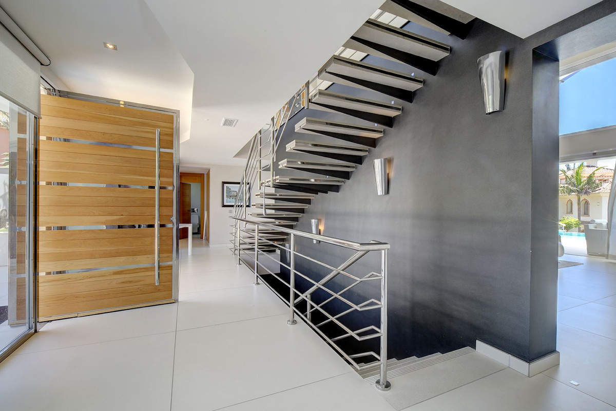 Huis te koop in Nueva Andalucía | 5 slaapkamers H4372624