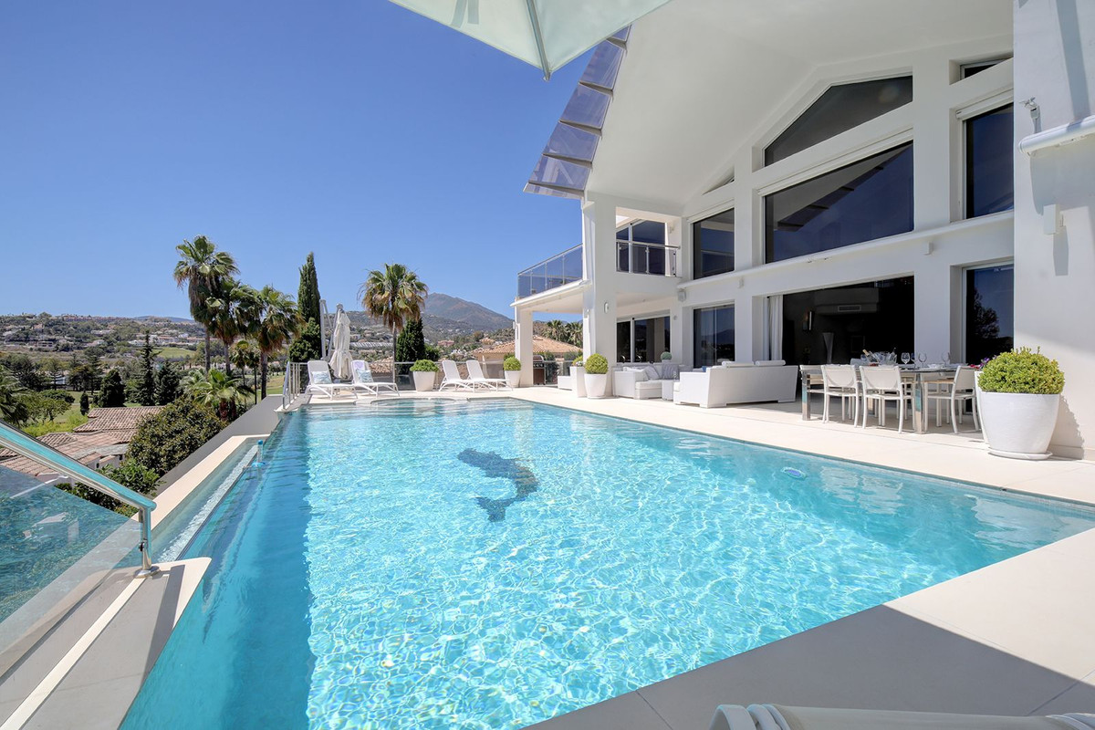 Huis te koop in Nueva Andalucía | 5 slaapkamers H4372624