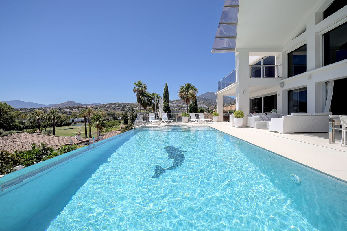 Huis te koop in Nueva Andalucía | 5 slaapkamers H4372624