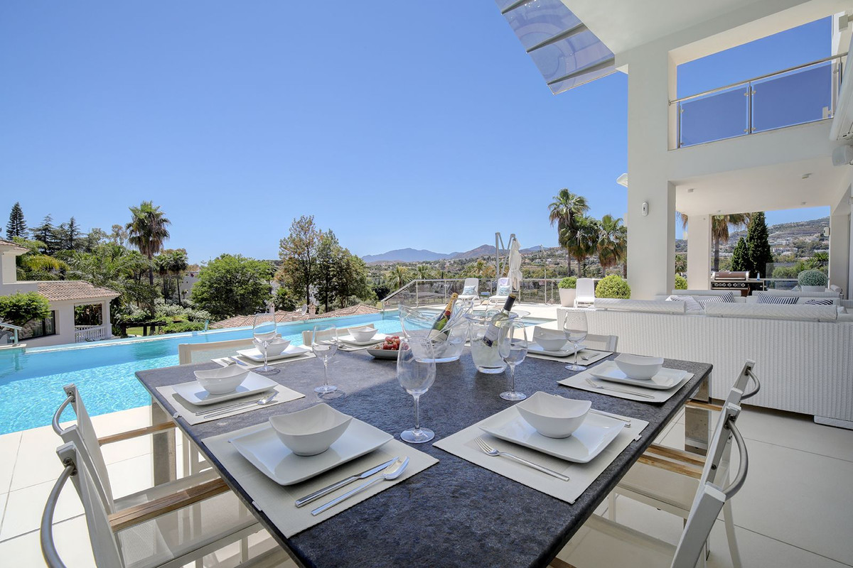 Huis te koop in Nueva Andalucía | 5 slaapkamers H4372624