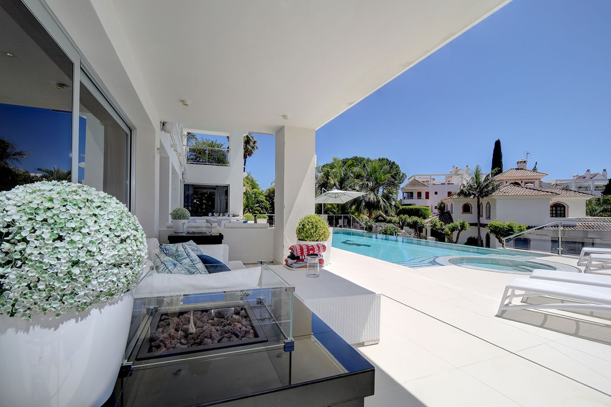 Huis te koop in Nueva Andalucía | 5 slaapkamers H4372624