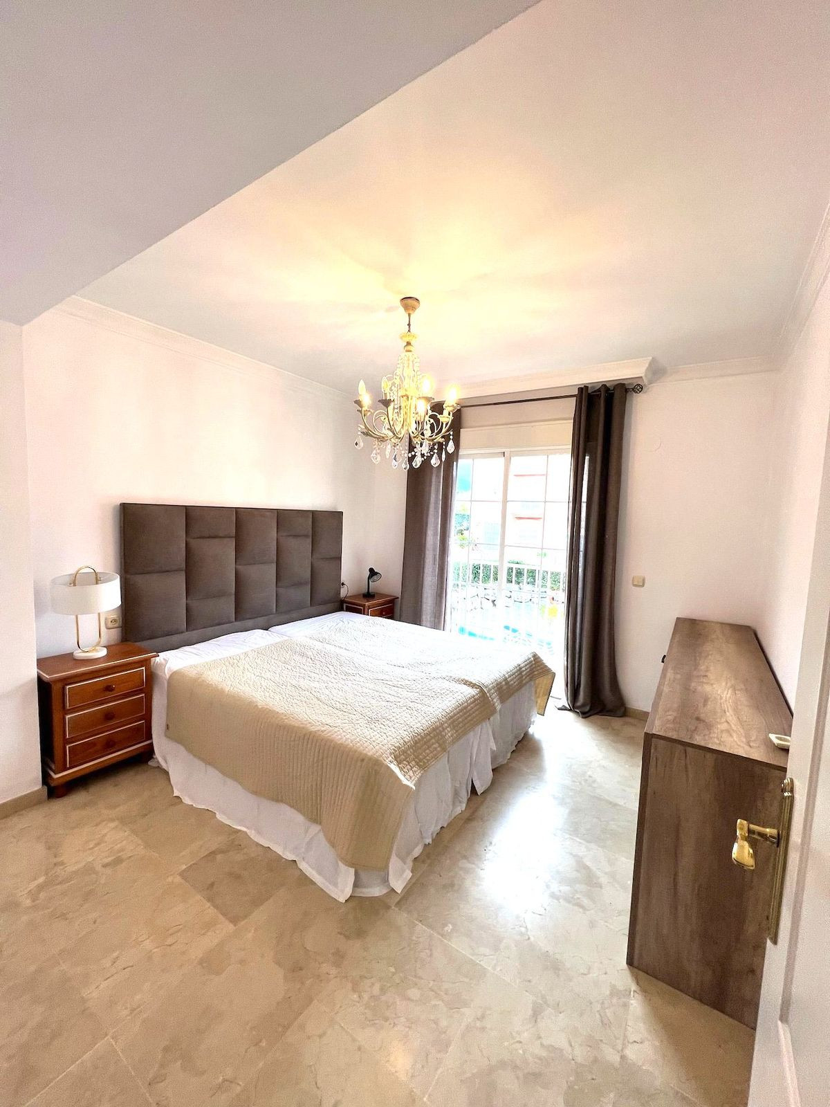 House te koop in Nueva Andalucía | 3 slaapkamers H4749211