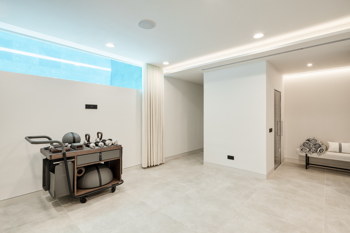 Huis te koop in Nueva Andalucía | 5 slaapkamers H4802620