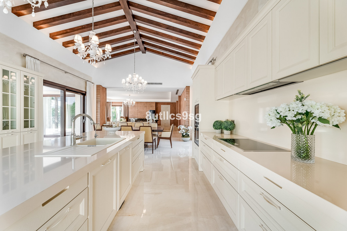Huis te koop in Nueva Andalucía | 5 slaapkamers H4838200