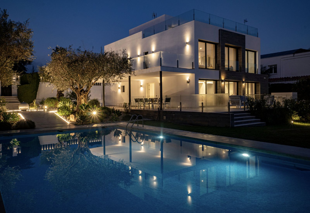 Huis te koop in Nueva Andalucía | 5 slaapkamers H4846231