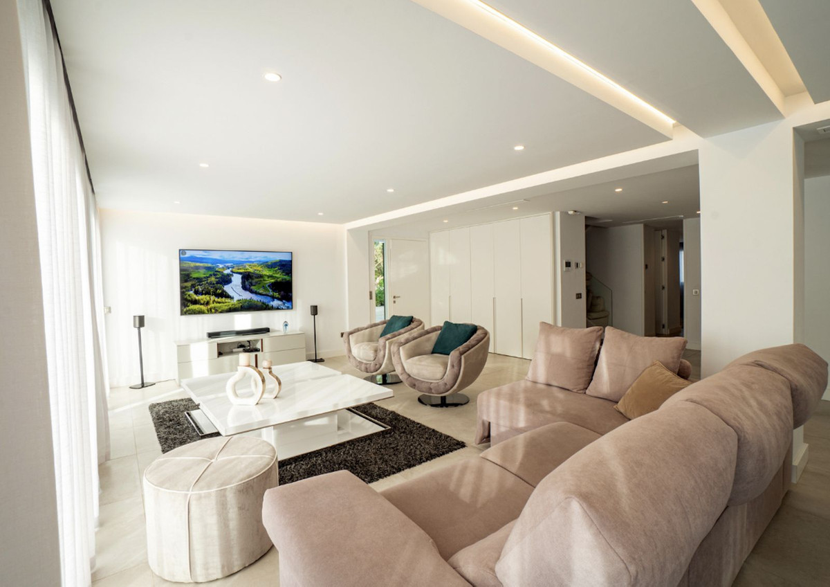 Huis te koop in Nueva Andalucía | 5 slaapkamers H4846231