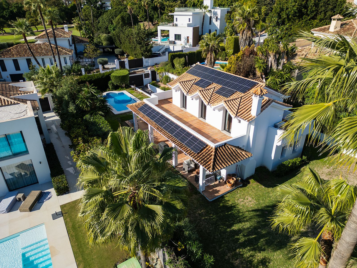 Vrijstaande Villa in Nueva Andalucía-1