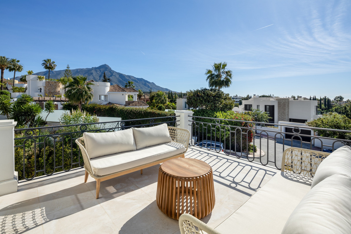 Huis te koop in Nueva Andalucía | 6 slaapkamers H4896823