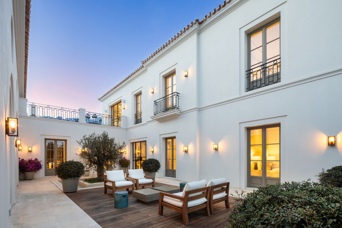 Huis te koop in Nueva Andalucía | 6 slaapkamers H4896823