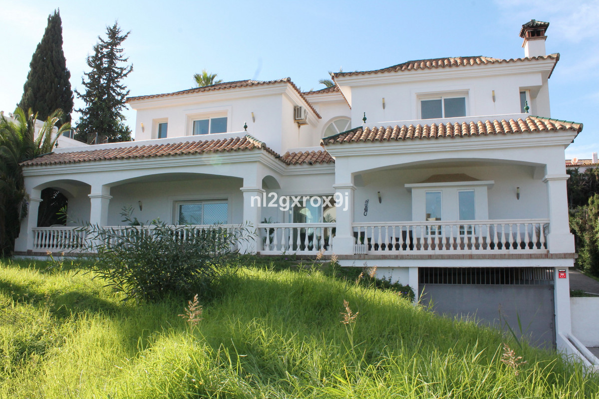 Vrijstaande Villa in Nueva Andalucía-1