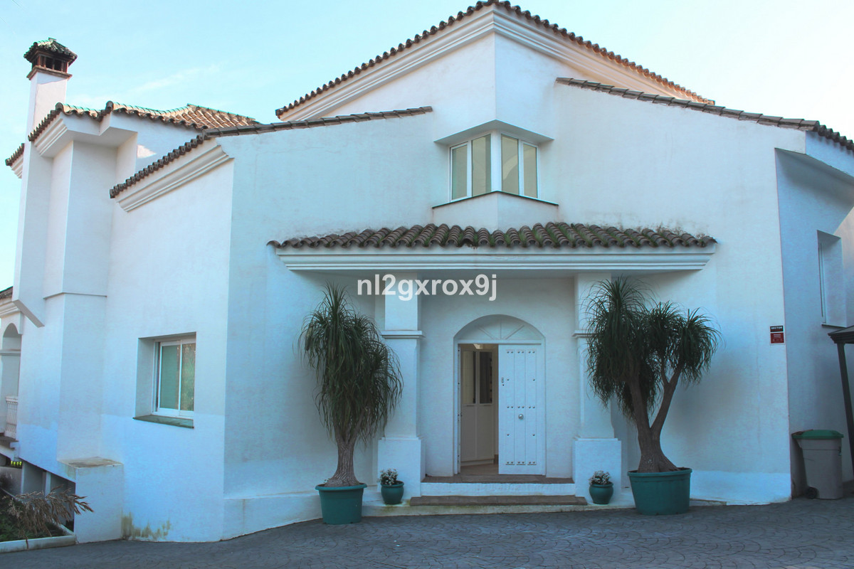 Vrijstaande Villa in Nueva Andalucía-10
