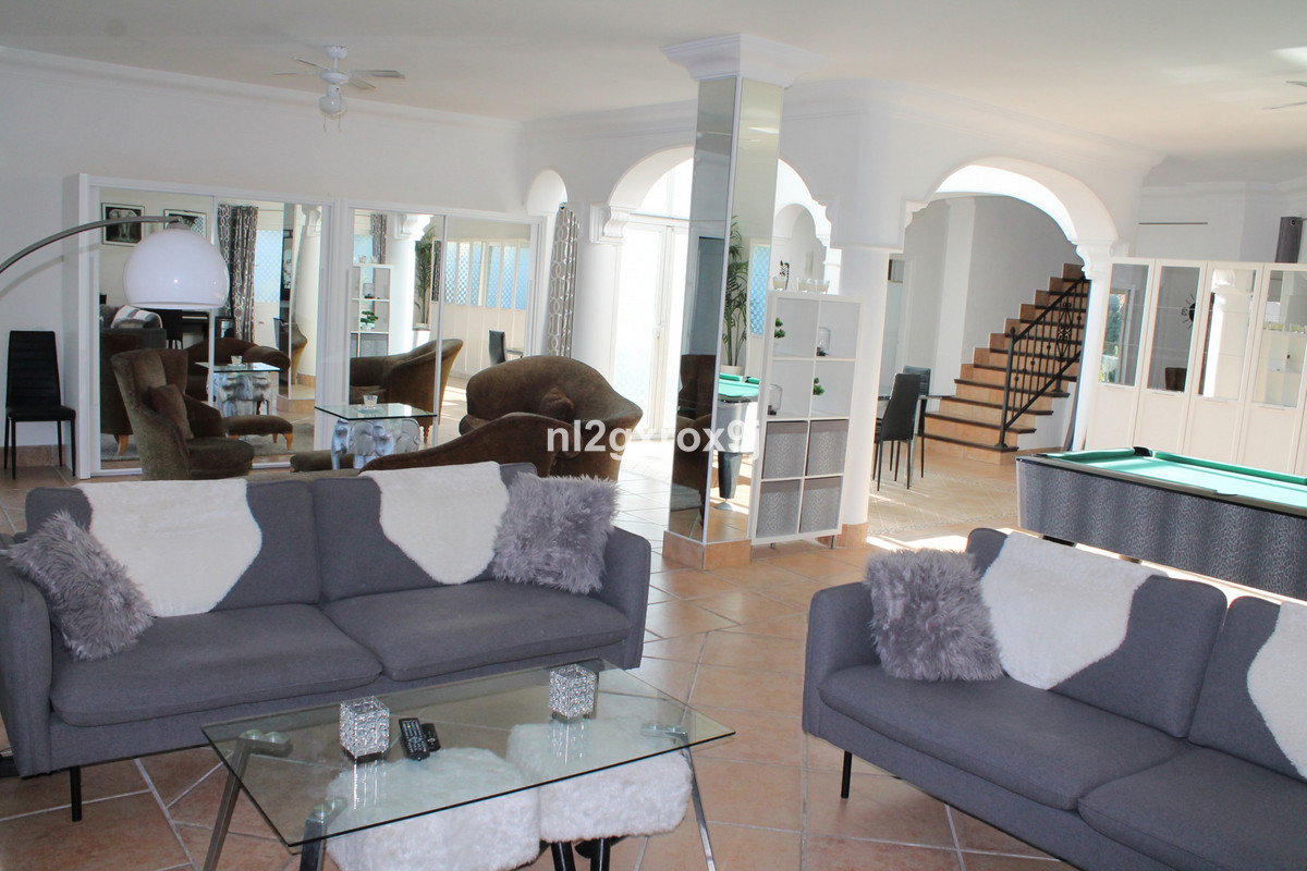 Vrijstaande Villa in Nueva Andalucía-12