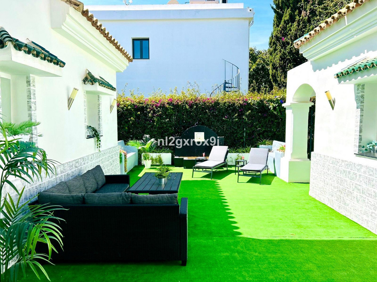 Vrijstaande Villa in Nueva Andalucía-5