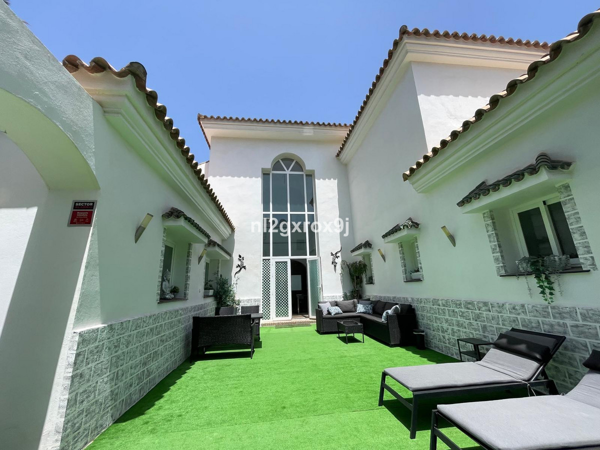 Vrijstaande Villa in Nueva Andalucía-8