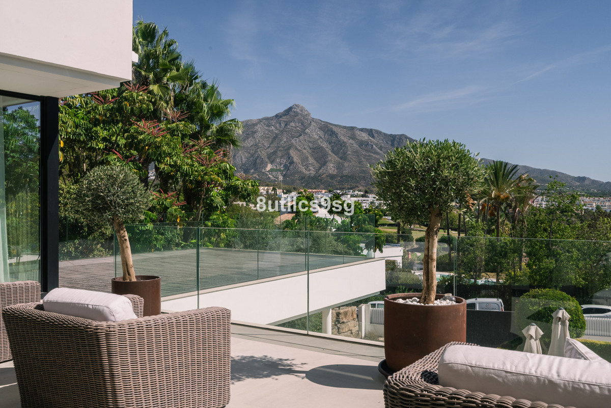 Huis te koop in Nueva Andalucía | 5 slaapkamers H4922260