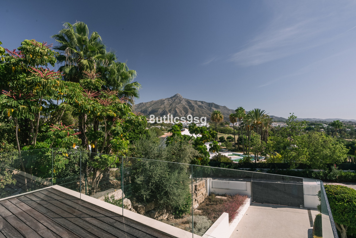 Huis te koop in Nueva Andalucía | 5 slaapkamers H4922260
