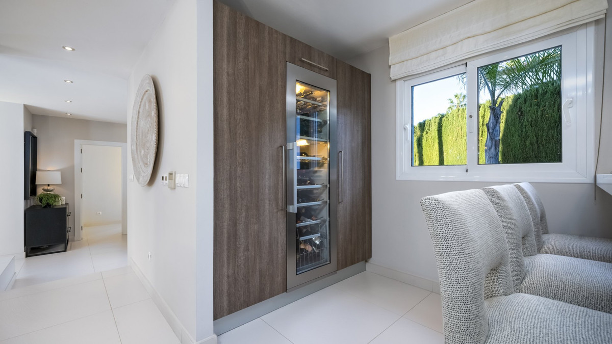 Huis te koop in Nueva Andalucía | 4 slaapkamers H4937398