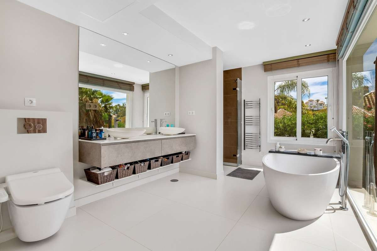 Huis te koop in Nueva Andalucía | 4 slaapkamers H4937398