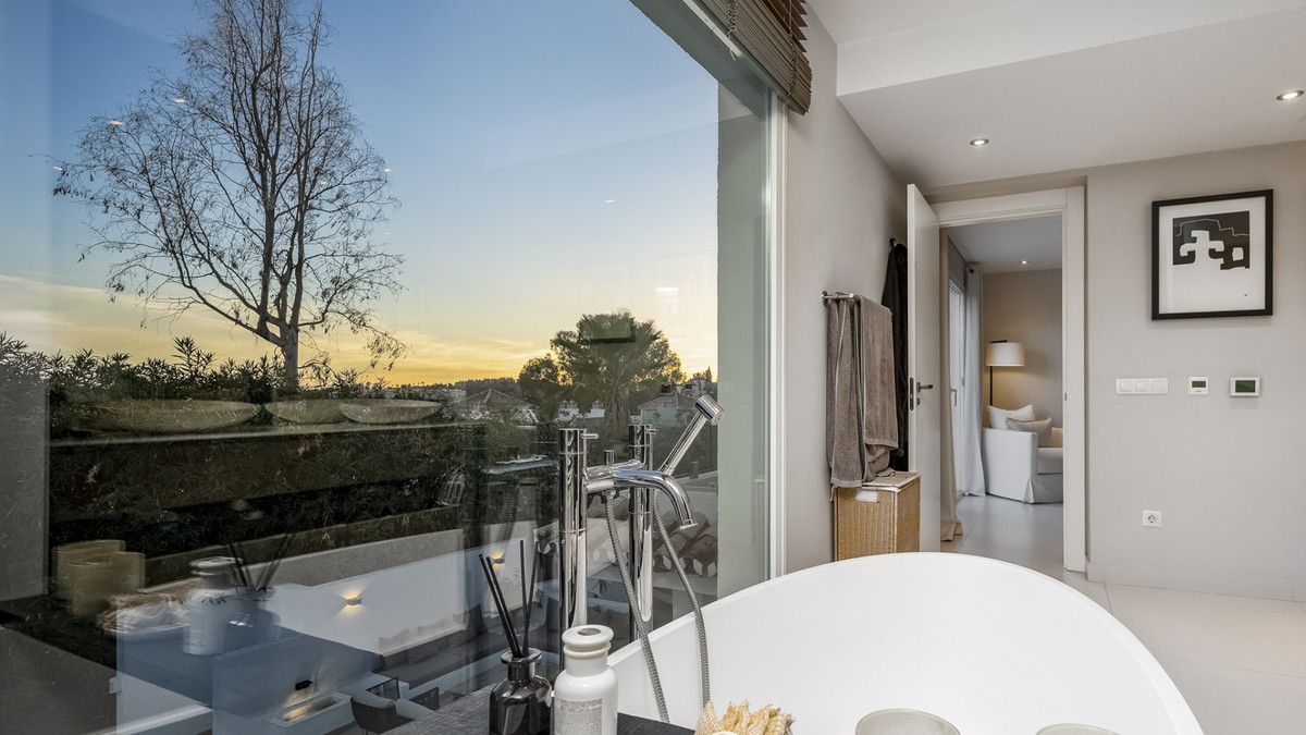 Huis te koop in Nueva Andalucía | 4 slaapkamers H4937398