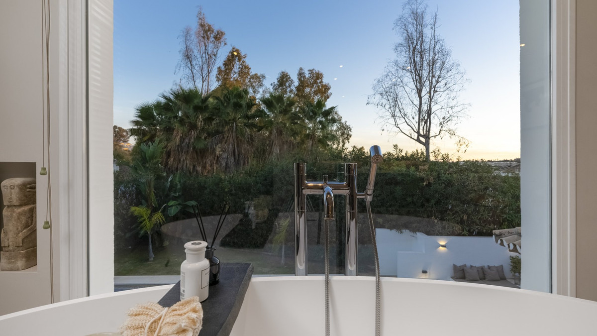 Huis te koop in Nueva Andalucía | 4 slaapkamers H4937398