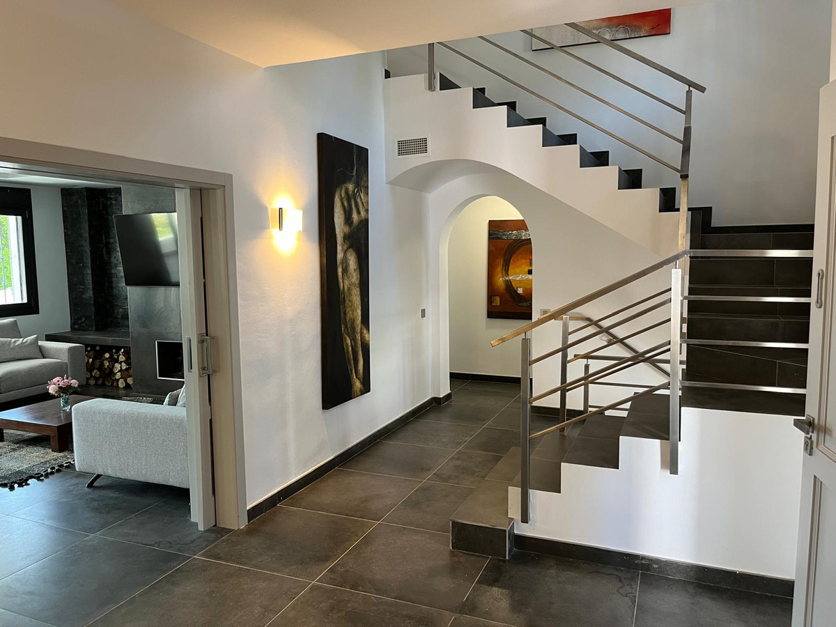 Huis te koop in Nueva Andalucía | 6 slaapkamers H4973695