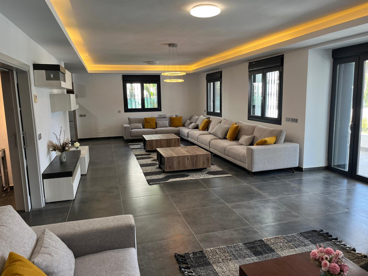 Huis te koop in Nueva Andalucía | 6 slaapkamers H4973695