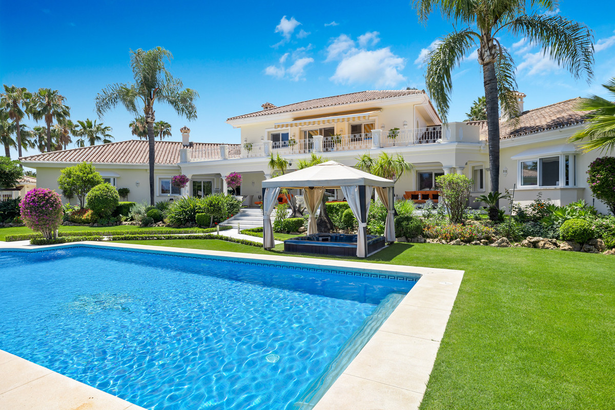 Huis te koop in Nueva Andalucía | 6 slaapkamers H4986523